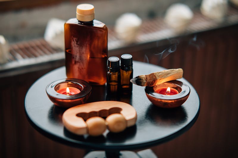Etherische oliën en kaarsen voor aromatherapie